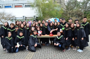 Prof. Ma and graduating students
